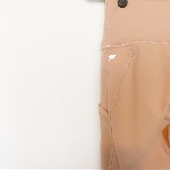 Fabletics Leggings Mia High Waisted Capri Legging With Pocket Size Small NWT - Picture 10 of 11
